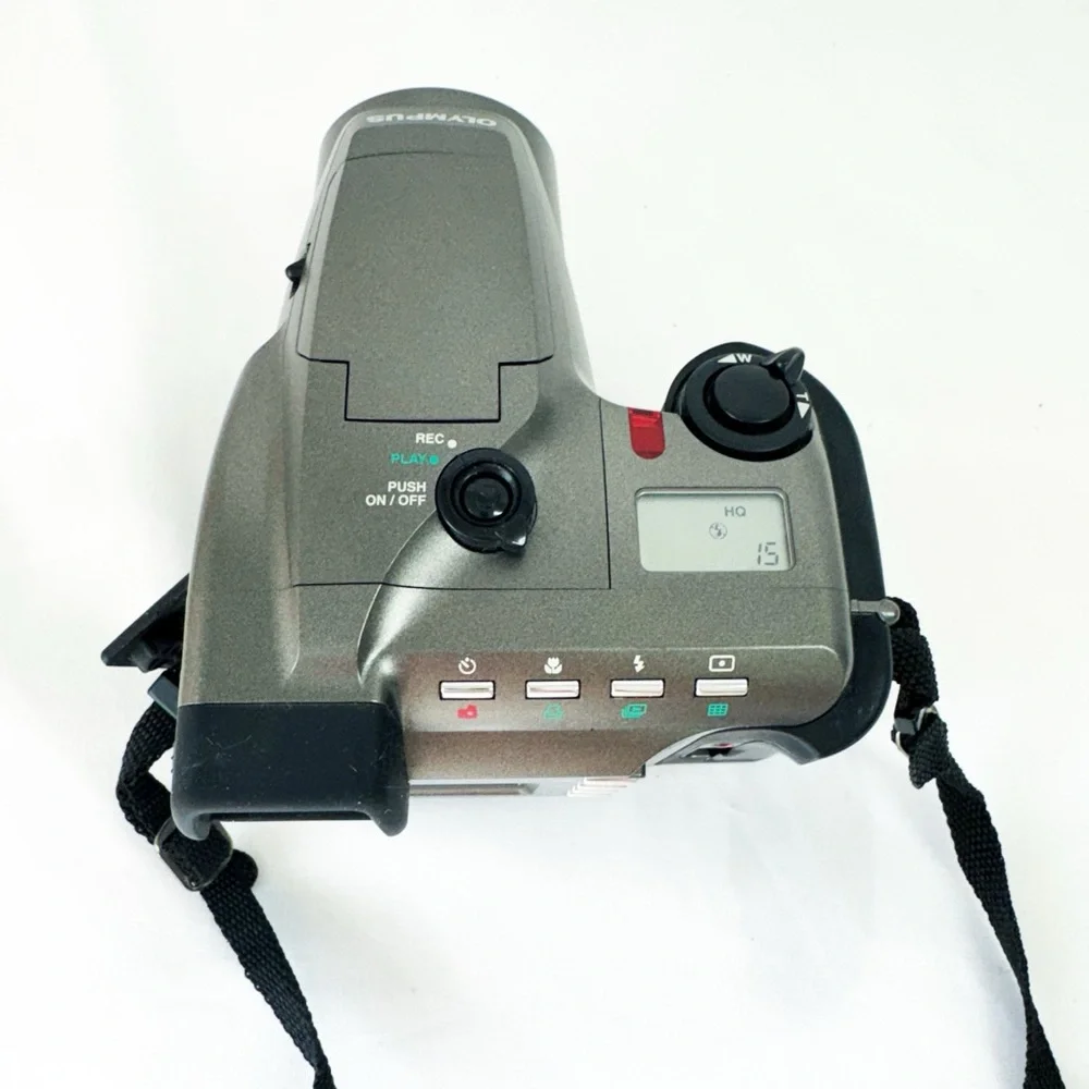 OLYMPUS Digital Camera 1.4 mega Pixels Progressive CCD 3x Zoom Model D-600L